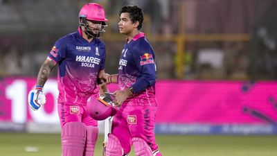 Video: 'कोई फिल्म स्टार नहीं हैं,' सरेआम रियान पराग ने वैभव सूर्यवंशी को किया शॉक्ड! सोच में पड़े फैंस