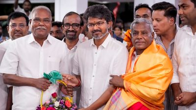Tamil Nadu Govt: अब थलपति विजय का CM बनने रास्ता साफ,TVK को VCK ने दिया समर्थन ,सपोर्ट में कौन-कौन?