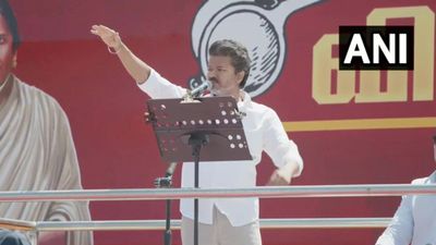 Vijay Oath Ceremony:  थोड़ी देर में तमिलनाडु के मुख्यमंत्री पद की शपथ लेंगे विजय, किस-किस को मिलेगा मंत्री पद?