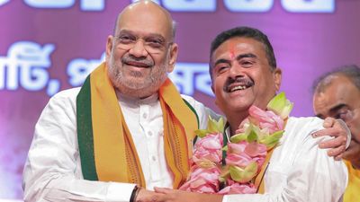 Bengal New CM Oath: बंगाल में BJP युग की शुरुआत! शुभेंदु अधिकारी ने ली सीएम पद की शपथ, किसे मिला मंत्री पद