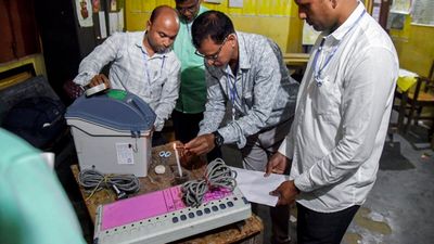 West Bengal Repolling LIVE: EVM विवाद के बाद 15 बूथों पर आज फिर वोटिंग, सुबह 7 बजे से मतदान
