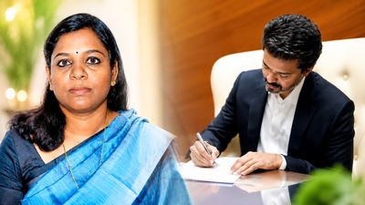 G Lakshmi Priya कौन हैं? 28 साल में बनीं IAS, 48 साल में तमिलनाडु CM Thalapathy Vijay की निजी सचिव