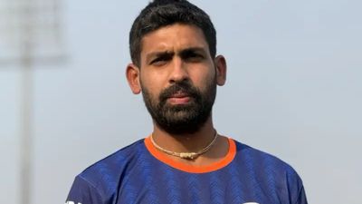 Who is Raghu Sharma: कौन हैं मुंबई इंडियंस के रघु शर्मा? 33 साल की उम्र में मिला IPL डेब्यू का मौका