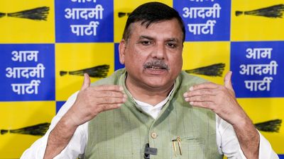  क्या दिल्ली में हुआ 650 करोड़ का 'महाघोटाला'? AAP के गंभीर आरोपों पर BJP का पलटवार, जानिए पूरा मामला