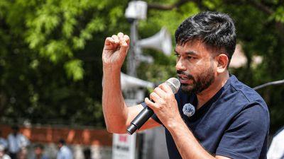 'संविधान में ये नहीं लिखा', अभिजीत दिपके ने खोले बड़े राज! धूप, भूख-प्यास भी नहीं डिगा पाई 'कॉकरोचों' की हौसला