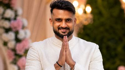 क्रिकेटर आकाशदीप ने खुद मेहमानों को वापस लौटाया, आखिर किस वजह से हाथ जोड़कर किया शादी से बाहर?