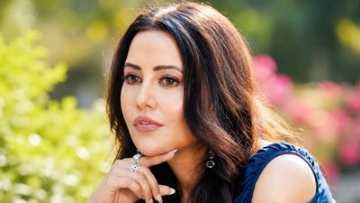 Amruta Fadnavis:'कुछ चीजें पर्दे में ही अच्छी लगती हैं', CM फडणवीस की पत्‍नी पर अब फिर क्‍यों भड़के लोग? Video