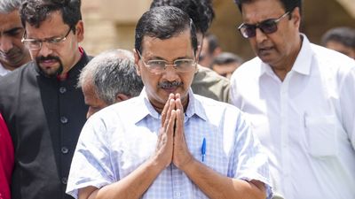 अयोध्या दौरे पर दिल्ली के मुख्यमंत्री अरविंद केजरीवाल, रामलला के दर्शन कर बोले-'यह आस्था और गौरव का प्रतीक'