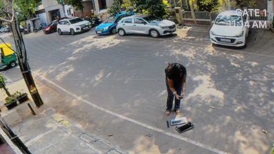 Bengaluru Viral Video: 'खिड़की से नीचे गिरा लैपटॉप,हुआ चकनाचूर', Flipkart से मिला रिफंड, लोग हैरान