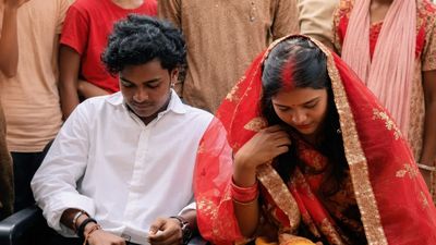 बहन को पति बनाने के लिए BPSC टीचर ने पार की सारी हदें! जेंडर बदल रचाई शादी, राहुल-नयनश्री की अनोखी लव स्टोरी