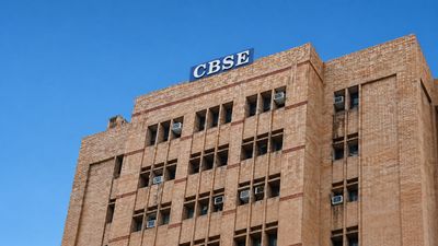CBSE में बड़ी कार्रवाई, ऑन-स्क्रीन मार्किंग और टेंडर विवाद के बाद चेयरमैन और सचिव की छुट्टी, जांच कमेटी गठित