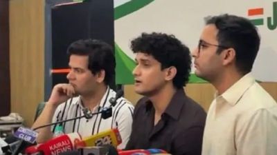 कॉकरोच जनता पार्टी ने की प्रेस कॉन्फ्रेंस, नीट और सीबीएसई अनियमितताओं के खिलाफ जताएगी विरोध