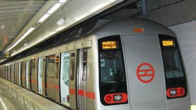 Delhi Metro Yellow Line Delay: जोर बाग स्टेशन पर ट्रैक पर कूदा यात्री, येलो लाइन की मेट्रो सेवाएं प्रभावित