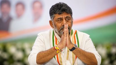 कर्नाटक के नए CM का राजतिलक! डीके शिवकुमार ने ली मुख्यमंत्री पद की शपथ, कैबिनेट में 13 मंत्री शामिल