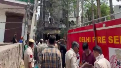 Delhi: हुमायूंपुर होटल में आग लगी, फायर ब्रिगेड ने पाया काबू, टला बड़ा हादसा 