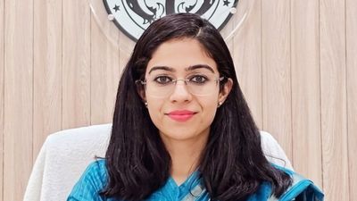 Success Story: IAS सौम्या पांडेय बनीं BDA उपाध्यक्ष, 22 दिन की बेटी के लेकर किया था ऑफिस ज्वाइन, गजब है जर्नी