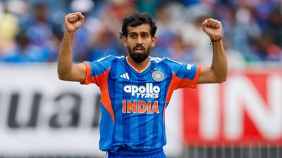 IND vs IRE: डेब्यू मैच में कहर बरपाते हुए प्रिंस यादव का धांसू रिकॉर्ड, जसप्रीत बुमराह के क्लब में हुई एंट्री