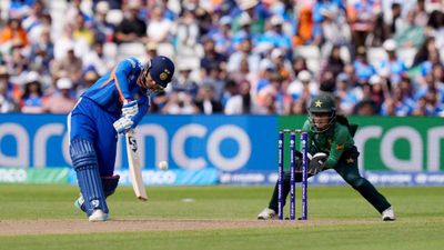 IND vs PAK: स्मृति मंधाना के बाद ऋचा का चला बल्ला, भारत ने पहले खेलकर बनाए 170 रन