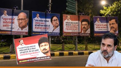 'राहुल गांधी में कंसिस्टेंसी की कमी', INDIA Bloc की मीटिंग से पहले दिल्ली में आखिर किसने लगाए ये पोस्टर्स 