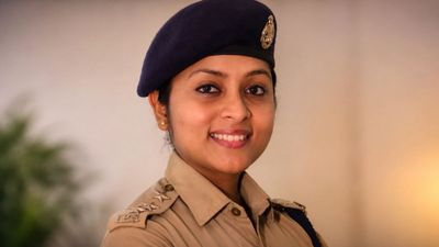 कॉरपोरेट नौकरी छोड़ चुनी पुलिस सेवा, कौन हैं बिहार की बेटी IPS रीति राज? पब रैकेट का किया पर्दाफाश