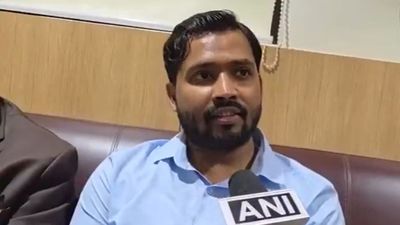Khan Sir: फायरिंग पर अपने बयान से पलटे खान सर, मौके पर आखिर हुआ क्या? संस्थान के बाहर छात्रों की भारी भीड़