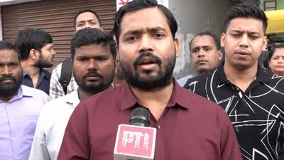 पटना में खान सर की गिरफ्तारी के लिए रेड! कोचिंग के बाहर पहुंची पुलिस, कभी भी हो सकते हैं अरेस्ट