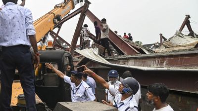 Kolkata Warehouse हादसे पर सुवेंदु अधिकारी का तल्ख रुख, KMC का नक्शा-SMP पोर्ट की जमीन पर किया बड़ा खुलासा!