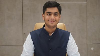 बिना किसी ट्यूशन के कृषिव ने रच दिया इतिहास, CBSE री-इवैल्युएशन में बढ़े कितने नंबर की बन गए टॉपर?