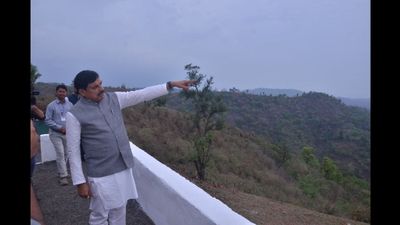 MP News: कुकरू पहुंचे सीएम डॉ. मोहन यादव, महिलाओं से संवाद कर जाना कैसे बदली ग्रामीणों की जिंदगी