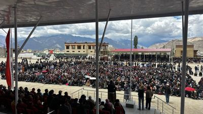 Ladakh Protest: लद्दाख में फिर सड़कों पर उतरे लोग, लेह-कारगिल पूरी तरह बंद, केंद्र सरकार से क्या हैं मांग