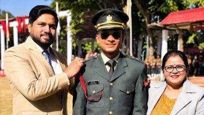6 महीने की नौकरी में सर्वोच्च बलिदान! साथी को बचाते हुए कैसे शहीद हुए 23 साल के लेफ्टिनेंट शशांक तिवारी?