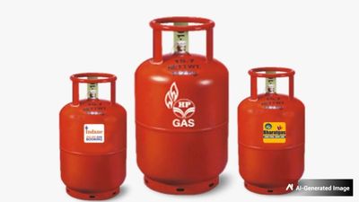 LPG Update: 'एलपीजी का बैकलॉग घटकर हुआ 3.1 दिन', क्या दाम भी हुए कम?  आपके शहर में कितने में बिक रहा सिलेंडर?