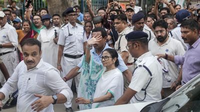 Mamata की TMC में भूकंप! 20 बागी सांसद NDA में जाने को एकजुट, ओम बिरला को पत्र लिखा, लिस्ट में कौन-कौन दिग्गज?