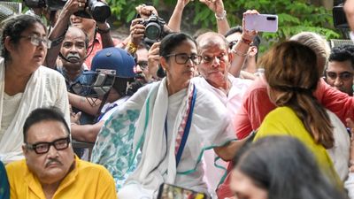 TMC में बगावत के बीच ममता का बड़ा दांव,क्या INDIA गठबंधन बनेगा सहारा? या दीदी का आखिरी उम्मीद भी होगी खत्म