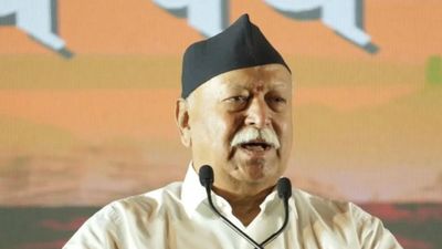 Mohan Bhagwat: स्वर्ण शताब्दी एक्सप्रेस पथराव, बाल-बाल बचे मोहन भागवत, अब कैसे हैं RSS प्रमुख? पुलिस ने बताया