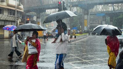 Mumbai Weather: बारिश ने रोकी मुंबई की रफ्तार, अंधेरी सबवे में भरा पानी, IMD ने दी अगले 24 घंटे की चेतावनी