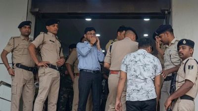 Bihar Hospital Fire: 'हमें तड़पता छोड़कर भागा स्टॉफ', मृतकों के परिजनों का फूटा गुस्सा,  ICU इंचार्ज भी झुलसा