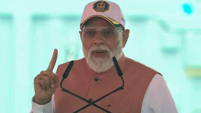 NEET: जंतर-मंतर पर CJP का हंगामा, उधर एयरपोर्ट पर 45 मिनट रुके PM मोदी! क्या है नीट कनेक्शन?