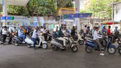 Petrol Diesel Price Today: आज कितना सस्ता या महंगा हुआ पेट्रोल-डीजल? जानिए आपके शहर में क्या हैं ताजा रेट