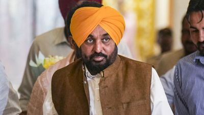 पंजाब में सरपंचों को मिलेगी हर महीने 10 हजार सैलरी, सीएम भगवंत मान का बड़ा ऐलान, केजरीवाल बोले- ऐतिहासिक फैसला