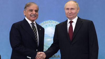 Putin On Pakistan: पुतिन क्यों की पाकिस्तान की तारीफ? भारत को दिया बड़ा ऑफर, क्या है पूरा मामला?