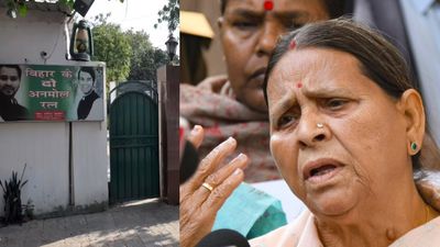 Bihar:'सरकारी सामानों की लिस्ट लाओ, तभी छोड़ेंगे बंगला', अड़ गईं राबड़ी देवी, आज नहीं खाली करेंगी आवास