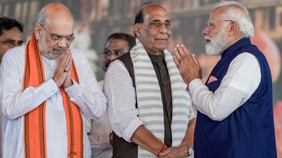 राजनाथ सिंह देंगे मोदी कैबिनेट से इस्तीफा? कांग्रेस की इस मांग के आगे चुप है BJP, सेना से जुड़ा है विवाद 