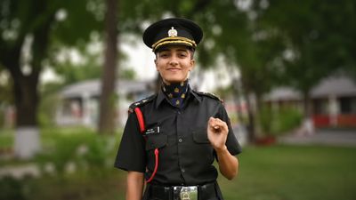 इतिहास के पन्नों में दर्ज हुआ नाम! कौन हैं लेफ्टिनेंट शानन ढाका, NDA टॉपर को कहां मिली पहली पोस्टिंग?