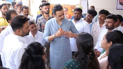 Shiv Sena Janatechya Dari: 25 हजार लोगों तक पहुंचीं सरकारी सेवाएं, आखिर क्या है 'शिवसेना जनता के द्वार' अभियान