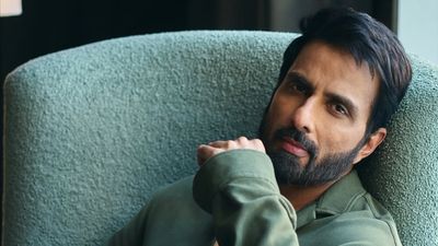 'सफर शुरू होने से पहले ही', लखनऊ अग्निकांड से क्यों टूटे सोनू सूद, नम आंखों से बयां किया अपना सबसे बड़ा अफसोस