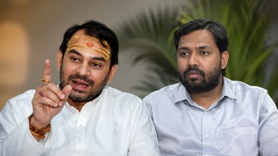 'खान सर ने ही कराई प्रिंस की हत्या', रौशन आनंद के भाई की मौत पर तेज प्रताप का फैजल खान पर सबसे बड़ा आरोप