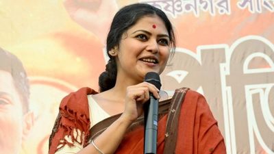 'मेरे दिल में काबा ' गाकर चुनाव में TMC की लुटिया डुबाने वाली Saayoni Ghosh ने भी क्‍या कर दी है बगावत? 