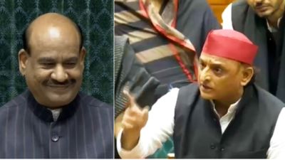 Akhilesh Yadav on Monsoon Session: क्या बेटियों के कपड़े फाड़ेंगे आप? संसद में Om Birla से भिड़े अखिलेश यादव