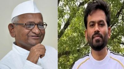 'बुजुर्गों को आश्रम जाकर आराम करना चाहिए', अन्ना हजारे पर अभिजीत दीपके के बयान पर मचा बवाल